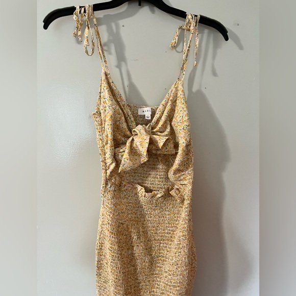 Yellow, floral maternity dress from pink blush can be worn as normal dress. - Picture 2 of 3